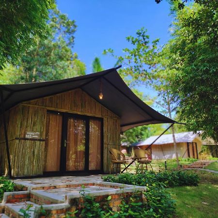 "D'Bamboo Kamp" Desa Wisata Ekang ラゴイ エクステリア 写真