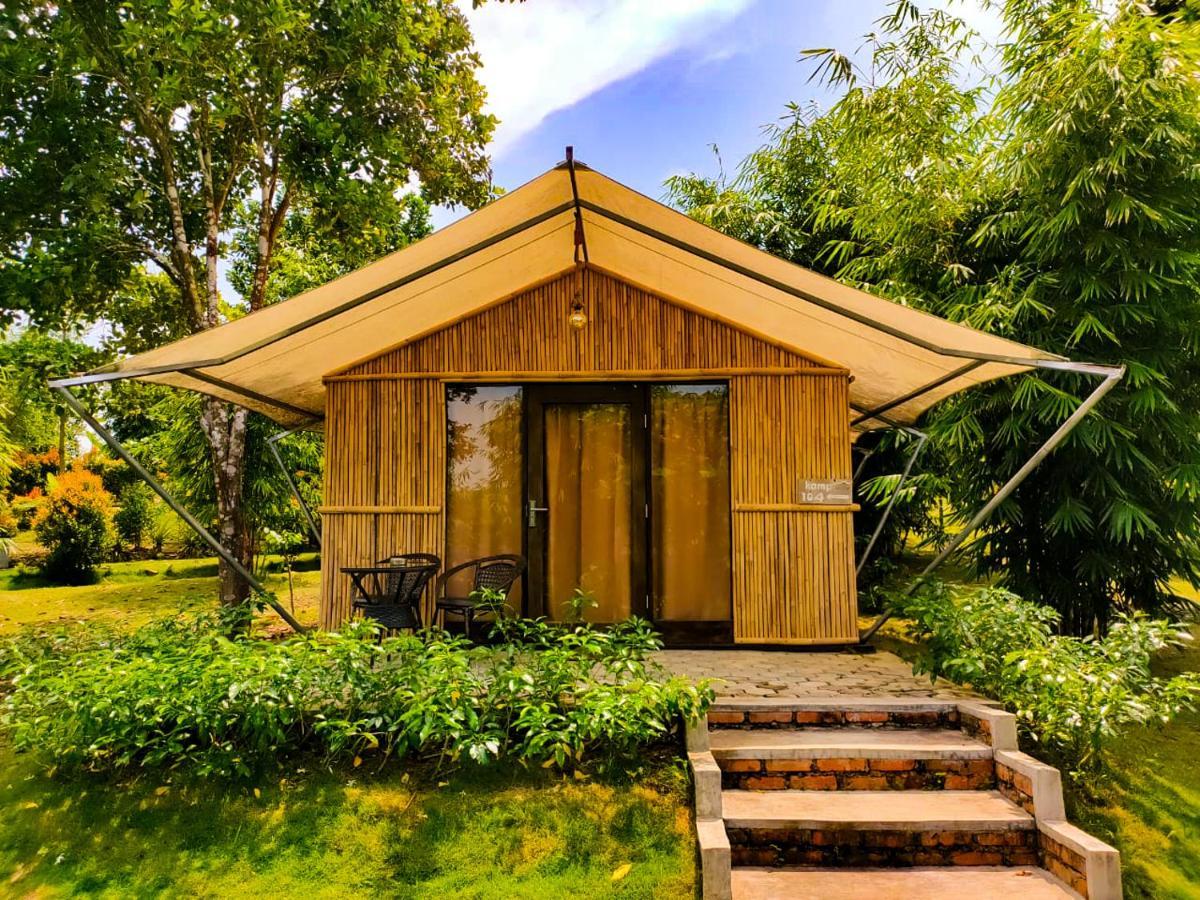 "D'Bamboo Kamp" Desa Wisata Ekang ラゴイ エクステリア 写真