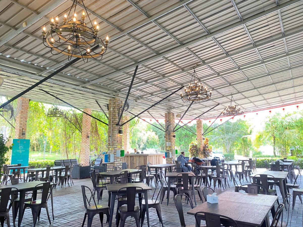 "D'Bamboo Kamp" Desa Wisata Ekang ラゴイ エクステリア 写真