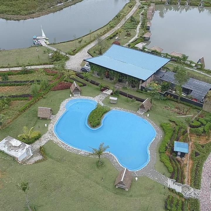 "D'Bamboo Kamp" Desa Wisata Ekang ラゴイ エクステリア 写真