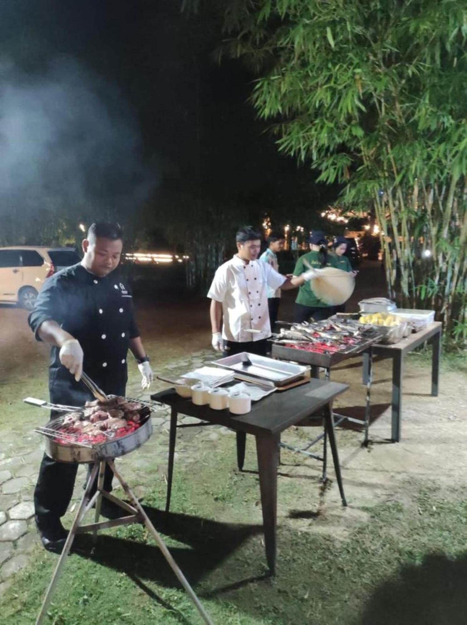 "D'Bamboo Kamp" Desa Wisata Ekang ラゴイ エクステリア 写真