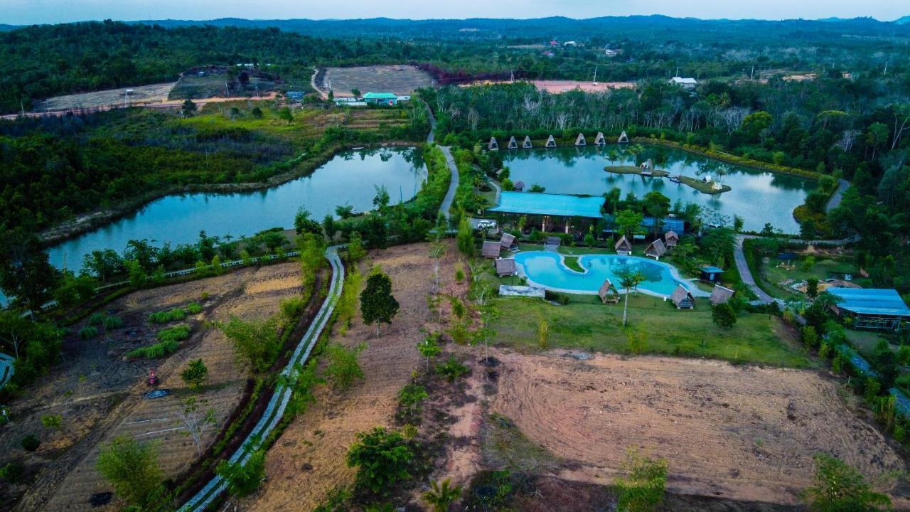"D'Bamboo Kamp" Desa Wisata Ekang ラゴイ エクステリア 写真