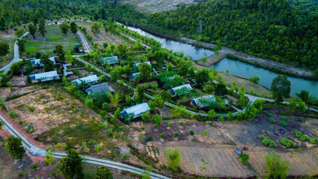 "D'Bamboo Kamp" Desa Wisata Ekang ラゴイ エクステリア 写真